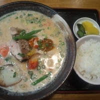 「味噌ミルクカレーラーメン（小ライス付）850円 限定」@満天家 インターパーク店の写真