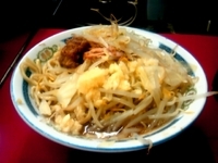 「小ラーメン（にんにく少し）500円」@ラーメン二郎 目黒店の写真