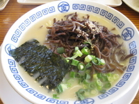 「まるきんラーメン + きくらげ」@博多まるきんラーメン 横浜港北店の写真