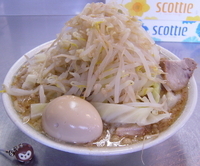 「ラーメン600円（ヤサイ、アブラ） + 味玉70円」@らーめん大 本郷店の写真