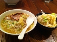 「濃厚醤油とんこつ（麺カタ野菜マシ）」@麺家 徳 アトレ川崎店の写真