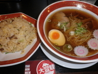 「醤油らーめん・炒飯・餃子のセット（950円）」@ちょもらんま 馬喰町店の写真