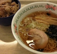 「醤油ラーメン（260円）+ミニ豚丼（180円）」@獨協大学 学生食堂の写真