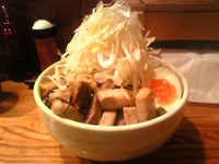 「塩汁なし+大盛り+炙りチャーシュー（刻み） +ネギ」@らーめん 破顔の写真