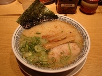 「とんこつラーメン（白醤）」@丸源ラーメン 茨木店の写真