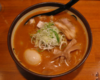 「辛味噌ラーメン+味玉」@麺武 虎龍 神田店の写真