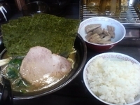 「ラーメン（海苔増し+まかないチャーシュー）」@横浜家系らーめん 武術家の写真