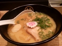 「豚骨醤油ラーメン」@TOKYO 豚骨 BASE MADE by 博多一風堂 ecute品川サウス店の写真