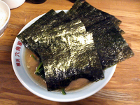 「ラーメン並（650円）+海苔（100円）+ライス（100円）」@六角家 六角橋本店の写真