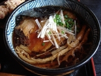 「黒しょうゆらーめん+から揚げセット（￥650+￥250）」@たけうちの写真