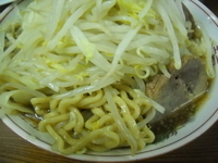 「らーめん（野菜多め+にんにく）」@ラーメン大 西荻店の写真