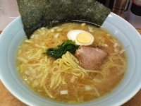 「ラーメン中盛490円(5月31日まで生活応援価格)」@とんこつラーメン トラドラの写真