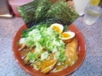 「ラーメン+半熟卵」@熟成鶏醤油らーめん 上弦の月の写真