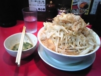 「豚ラーメン 生卵」@用心棒の写真