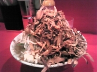 「小ラーメン豚入り 全部・厚削り」@ラーメン二郎 府中店の写真