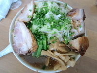 「黒豚煮汁入り醤油ラーメン+チャーシュー」@MENYA 食い味の道有楽の写真