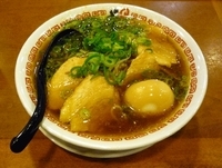 「濃厚醤油味玉ラーメン（680円）」@よってこや 駒込駅前店の写真