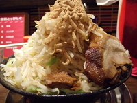 「しょうゆラーメン+大盛+野菜マシマシ魚粉」@製麺所 豚とこむぎ 2號の写真