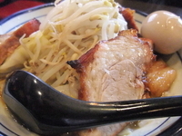 「ラーメン大豚入り+味玉」@G麺ふじもりの写真