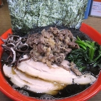 「限定（家系Black6348）+特選牛 750円+メルマガサービ」@吉祥寺 武蔵家の写真