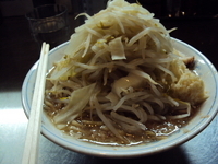 「しおラーメン（ヤサイマシニンニク）」@らーめん大 蒲田店の写真