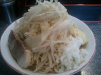 「らーめん（野菜・ニンニク）￥600」@どっと屋の写真