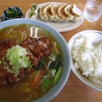 「味噌パーコーメン900円+餃子350円+ライス150円」@手打ラーメン祇園の写真
