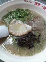 「グリーンラーメン 700円」@博多一番の写真