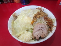 「まぜそば（大）麺増し850円、チーズ2枚50円×2、ニンニクW、」@ジャンクガレッジ 東大宮店の写真