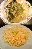 「ラーメン白+替玉」@博多豚骨ラーメン フジヤマ55 片町店の写真