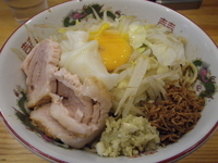 「小ラーメン+汁なし」@ラーメン神豚 横須賀中央店の写真