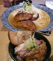 「超鶏清湯フェニックス 1,000円（豚ロールVer.） + 大盛」@麺屋 一燈の写真