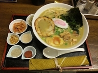 「KONBUTA塩ラーメン・手揉み平打ち麺【700円】」@丸直の写真