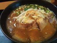 「醤油とんこつ+替え玉（680円+150円）」@麺's ら・ぱしゃ 千葉行徳店の写真