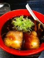 「富山ブラックラーメン」@麺家いろは 京都駅ビル店の写真