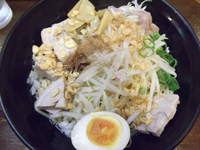 「油そば+乱切りチャーシュー（850円）」@ラーメン専門店ゆうひ屋の写真