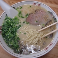「ラーメン（カタ）+替玉（ハリガネ）×2 500円+120円×2=」@博多 翔龍 つくば店の写真