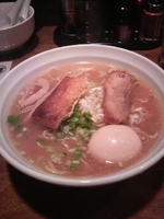 「あっさり魚出汁醤油￥650円（麺大盛り￥100円+味玉￥100円」@はりけんラーメンの写真