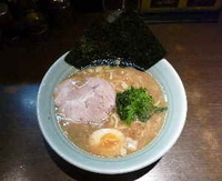 「醤油とんこつラーメン」@らーめん きたくり家 北久里浜店の写真