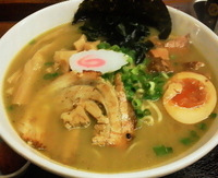 「KONBUTA塩ラーメン（中太麺） 700円」@丸直の写真