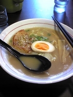 「濃厚あごらーめん 700円 並盛 麺固め」@あごばんらーめんの写真