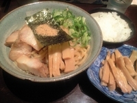 「魚介まぜそば+メンマ、サービス小ライス」@三代目 ◯助 MARUSUKEの写真