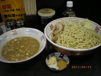 「つけ麺大ニンニク魚粉野菜二倍 ￥800」@ダントツラーメン 岡山一番店の写真