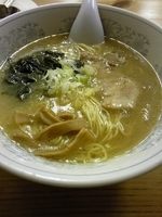 「豚骨正油ラーメン500+セット150」@ラーメン かるあの写真