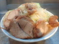 「塩らーめん+豚（野菜ニンニクアブラ）」@ラーメン大 下高井戸店の写真