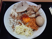 「特製まぜそば、豚増し、味玉」@ジャンクガレッジ イオン北戸田店の写真