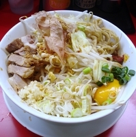 「まぜそば（かつお節/ヤサイ/ニンニク/辛玉） 780円」@用心棒の写真