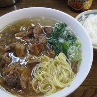 「ランチA(牛麺+半ライス) 850円」@ぶんぶん亭の写真