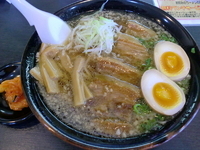 「煮豚らーめん 790円」@東麺房 塩尻店の写真