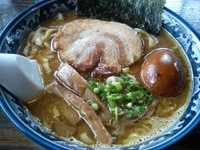 「濃厚そば（太麺）+味付けたまご」@中華そば 山猫軒の写真